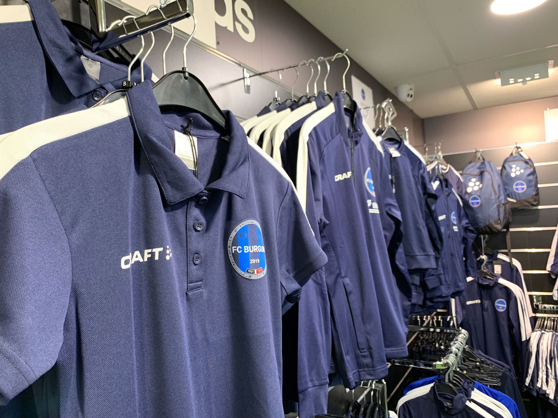 FC Burgum-kleding passen en afhalen bij Leffel Sportswear